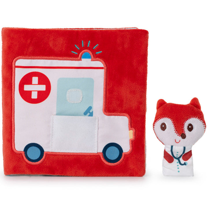 Lilliputiens rood stoffen activiteitenboek met ambulance op de voorkant en een vos dokter vingerpopje ernaast.