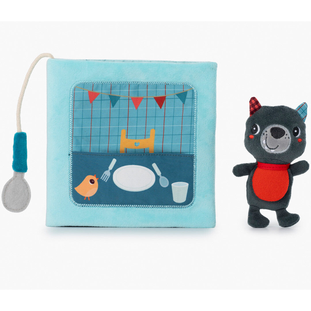Lilliputiens babyspeelgoed activiteitenboek met een losstaand wolf vingerpopje en een stoffen lepel.