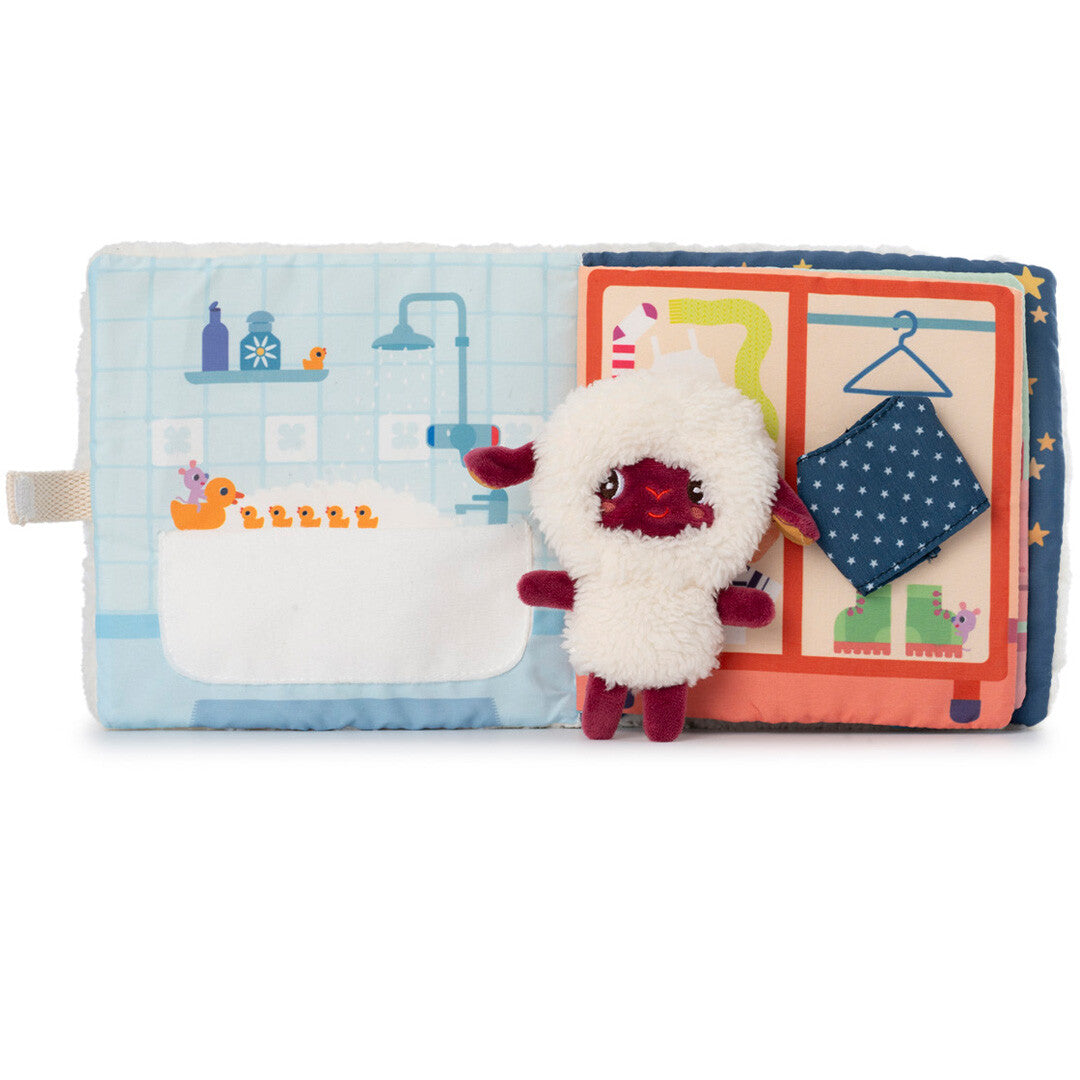 Lilliputiens babyspeelgoed activiteitenboek open met schaap Yvon voor een badkamer en een kledingkast.
