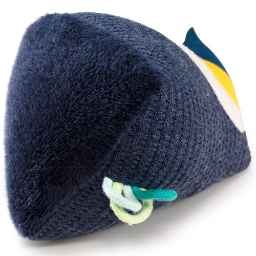 Lilliputiens toekan rammelaar van donkerblauw pluche met een gele snavel en gekleurde touwtjes aan de onderkant.