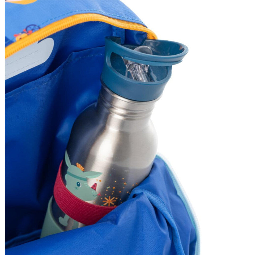 Detail van de binnenkant van de Lilliputiens kleuterrugzak met een metalen drinkfles in een elastische houder.