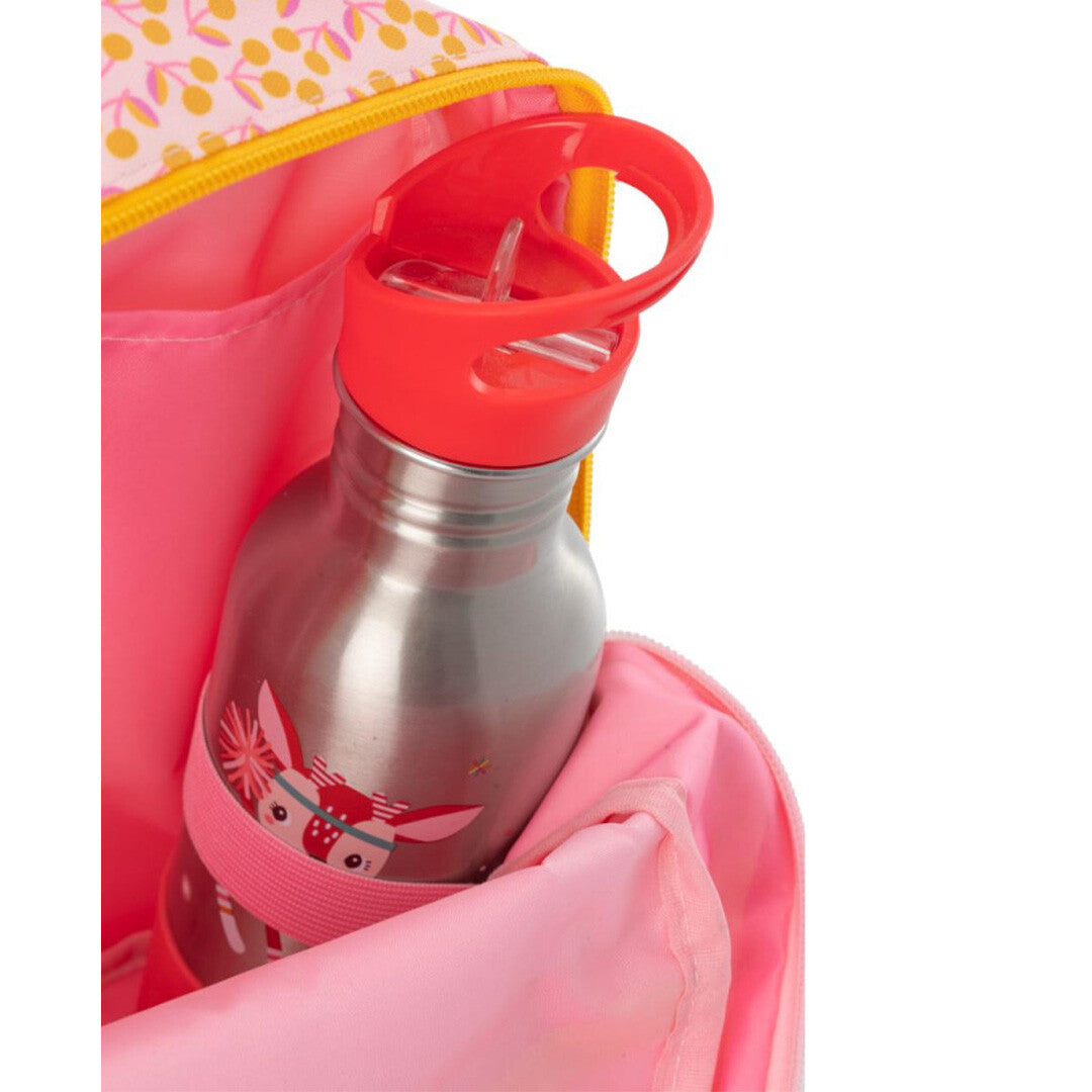 Detail van de binnenkant van de kleuterrugzak met een drinkfles in een elastische lus.