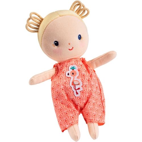 Lilliputiens lappenpop Anaïs met blonde krullen draagt een oranje romper met een flamingo-opdruk.
