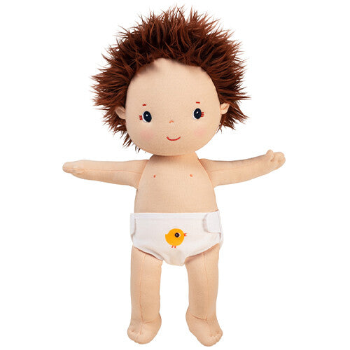 Lilliputiens lappenpop Charlie met bruin haar draagt een witte luier met kuikenprint.