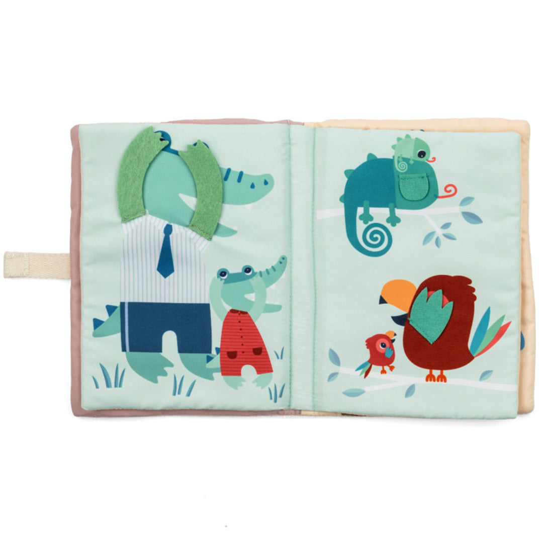 Lilliputiens babyspeelgoed activiteitenboek open met pagina's van een krokodil en een kameleon met een papegaai.