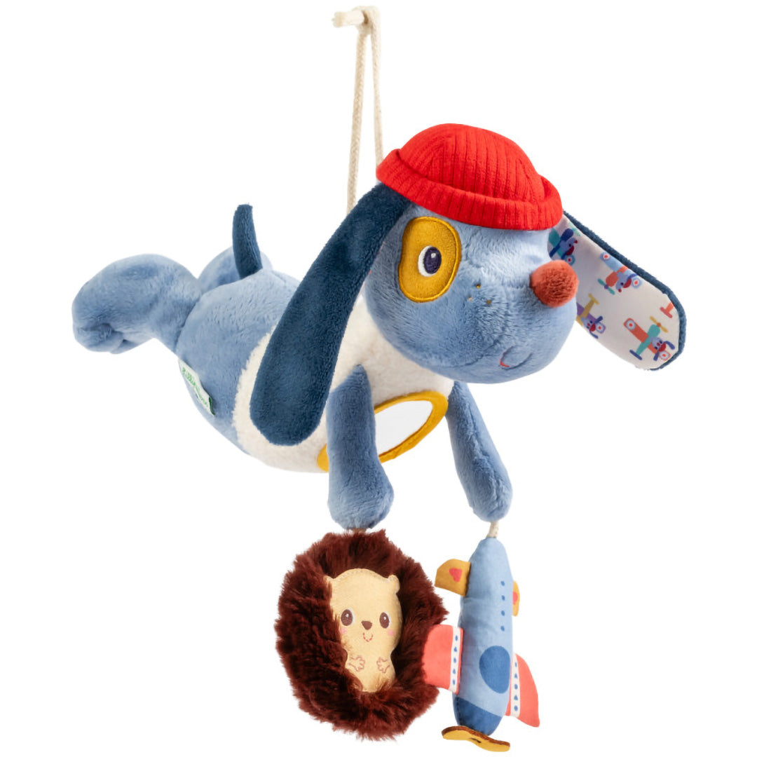 Lilliputiens activiteitenhanger Jules, een blauwe hond met rode muts, met een egel rammelaar en raket speeltje.
