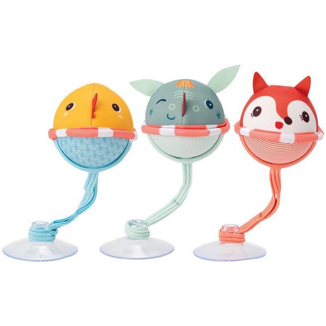 Drie Lilliputiens badballen met zuignap in de vorm van een kip, walvis en vos staan rechtop.