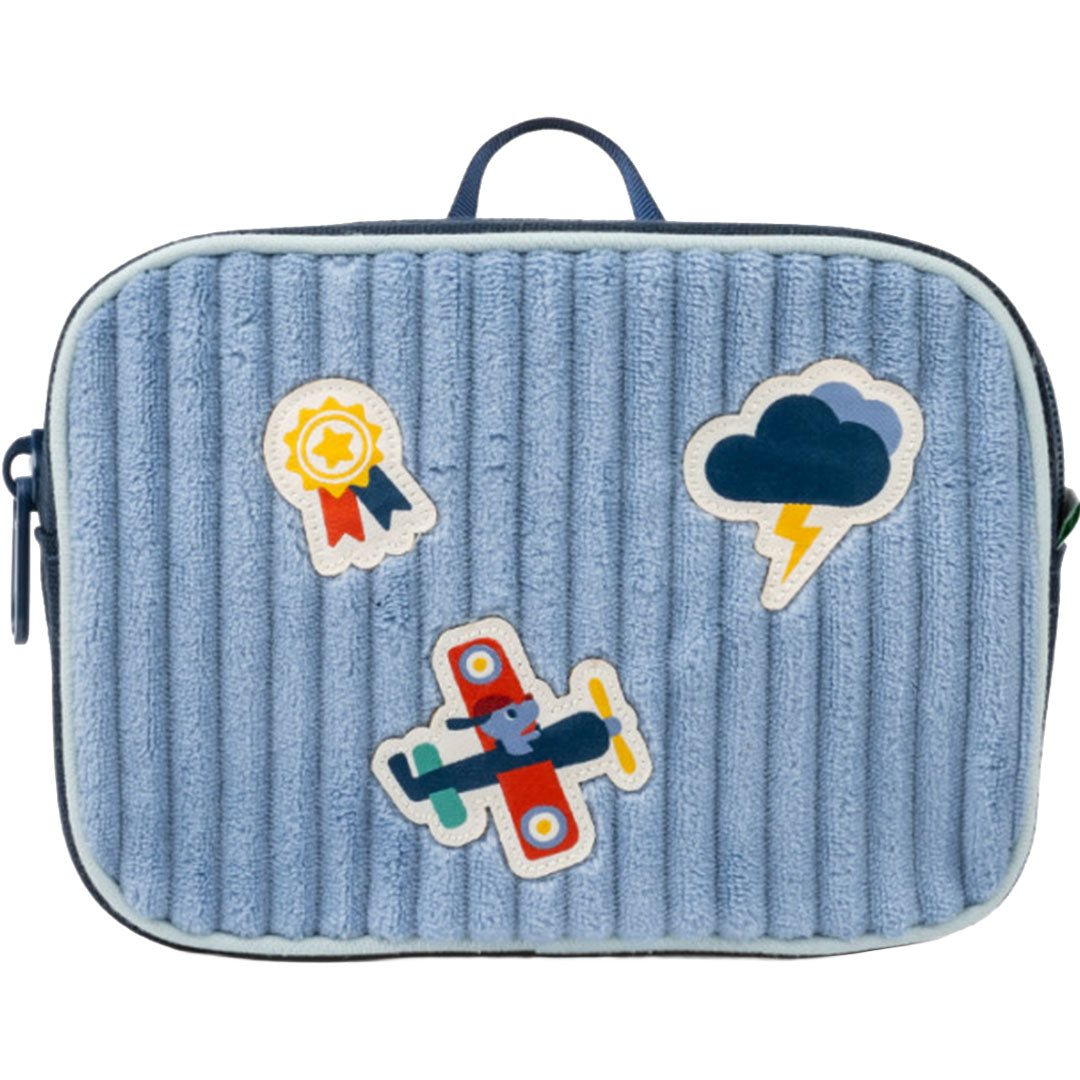 Lilliputiens kinder heuptasje in lichtblauw ribstof met vliegtuig-, wolk- en medaillepatches.