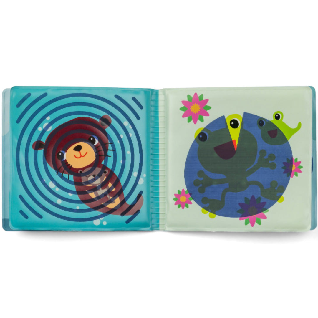 Open badboekje voor baby's met een otter op de linkerpagina en twee kikkers die van kleur veranderen op de rechterpagina.