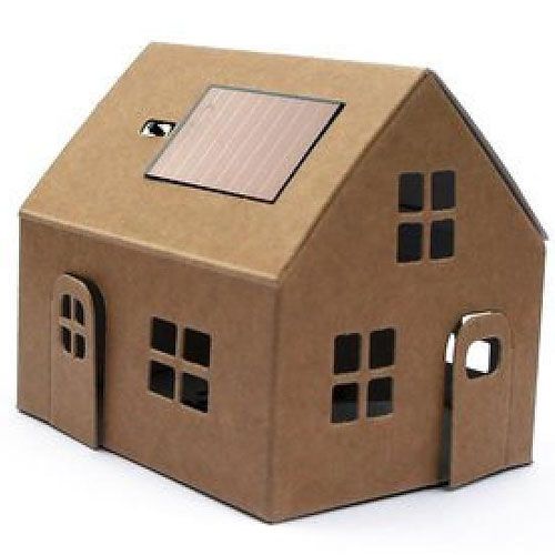 litogami bouwpakketje huisje met zonnepaneel, gemaakt van bruin karton.