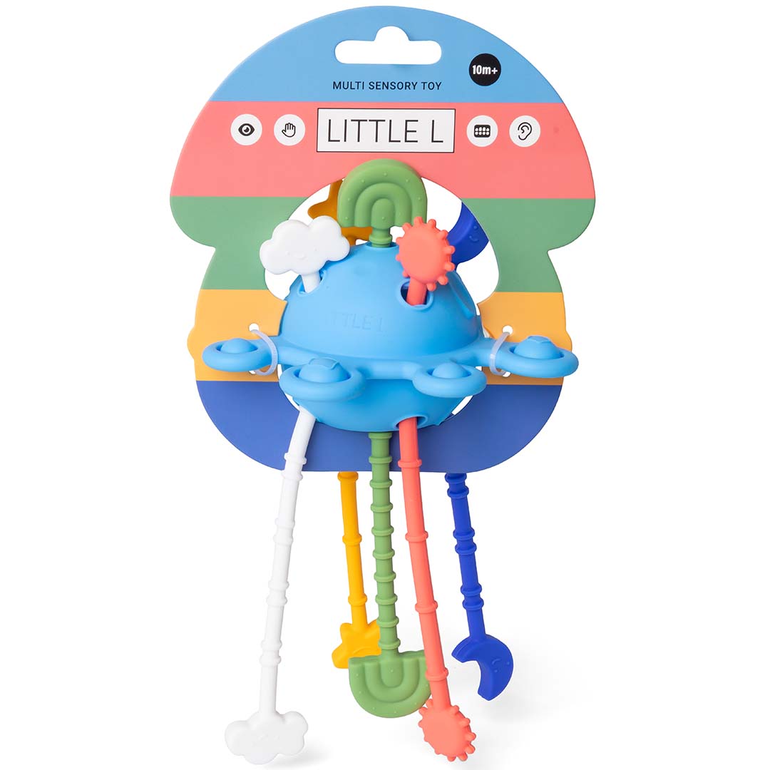 little l sensorisch bijtspeeltje in de verpakking, een kleurrijke kartonnen hangkaart.
