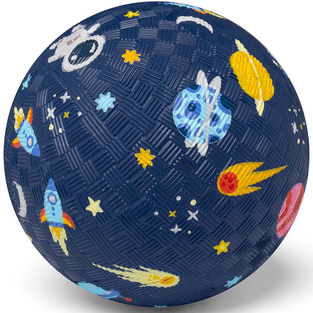 little l blauwe rubberen speelbal met ruimtefiguren zoals planeten, raketten en astronauten.
