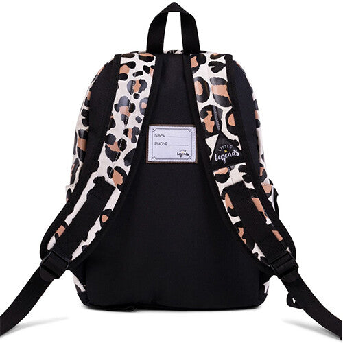 Achterkant van de little legends schoolrugzak met leopard print en verstelbare schouderbanden.