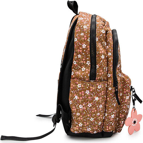 De Little Legends schoolrugzak met vintage flower patroon en bloemhanger, gezien vanaf de linkerzijkant.
