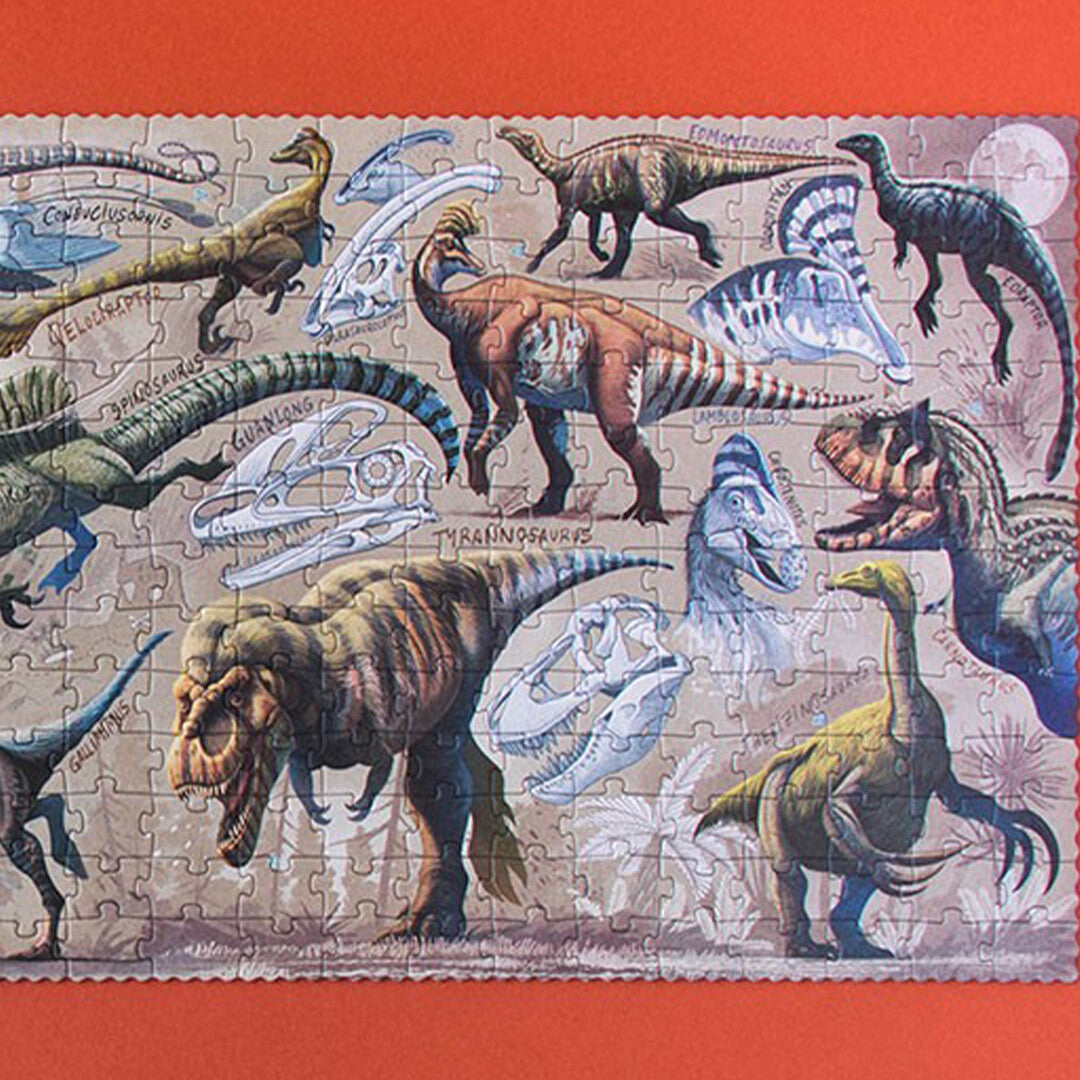 Detail van de Londji legpuzzel met diverse dinosaurussen en fossielen.