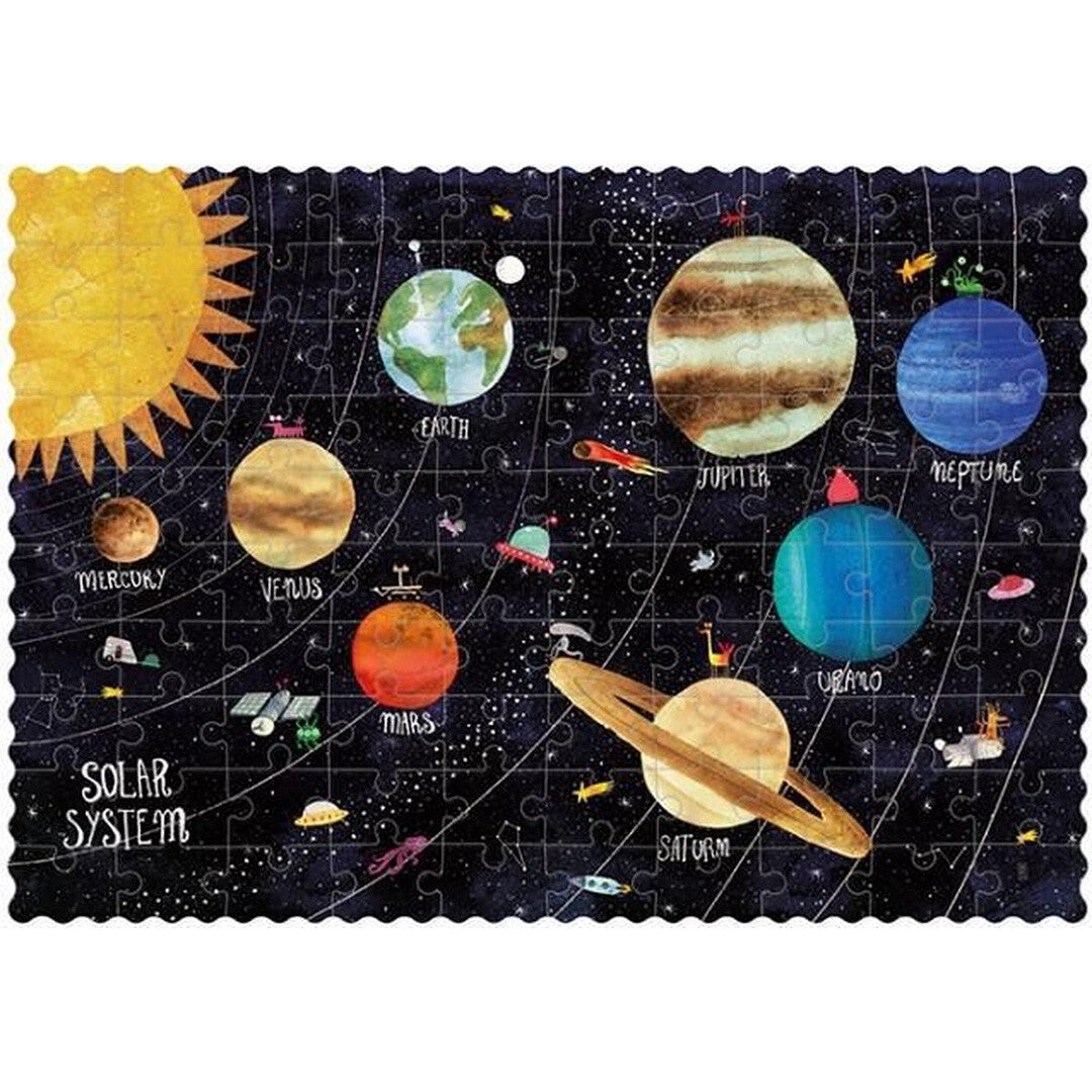 Voltooide Londji legpuzzel van het zonnestelsel met de zon en alle planeten.