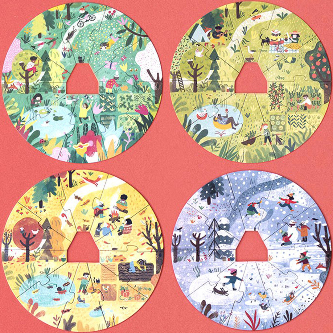 Vier ronde, complete lagen van de Londji seizoenen legpuzzel, elk met een gedetailleerde illustratie van een ander seizoen.