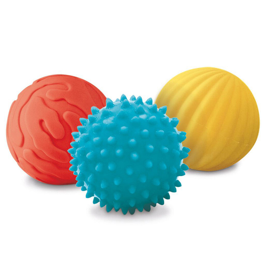 Drie Ludi sensorische ballen in rood, blauw en geel met verschillende texturen.