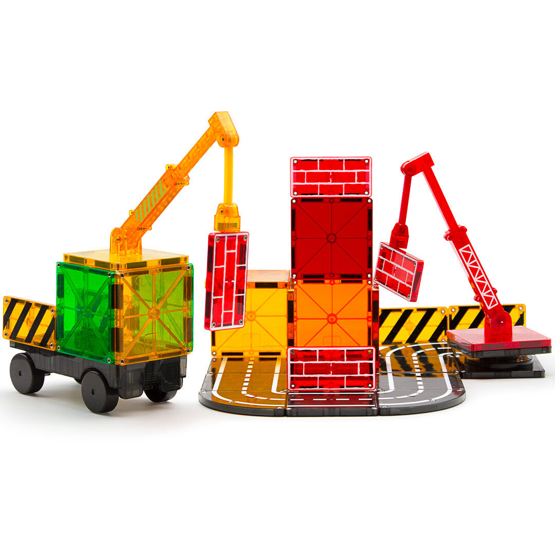 De Magna-Tiles Builder magnetische tegels bouwset met een gele kraanwagen, rode kraan en bouwplaatsstructuren.