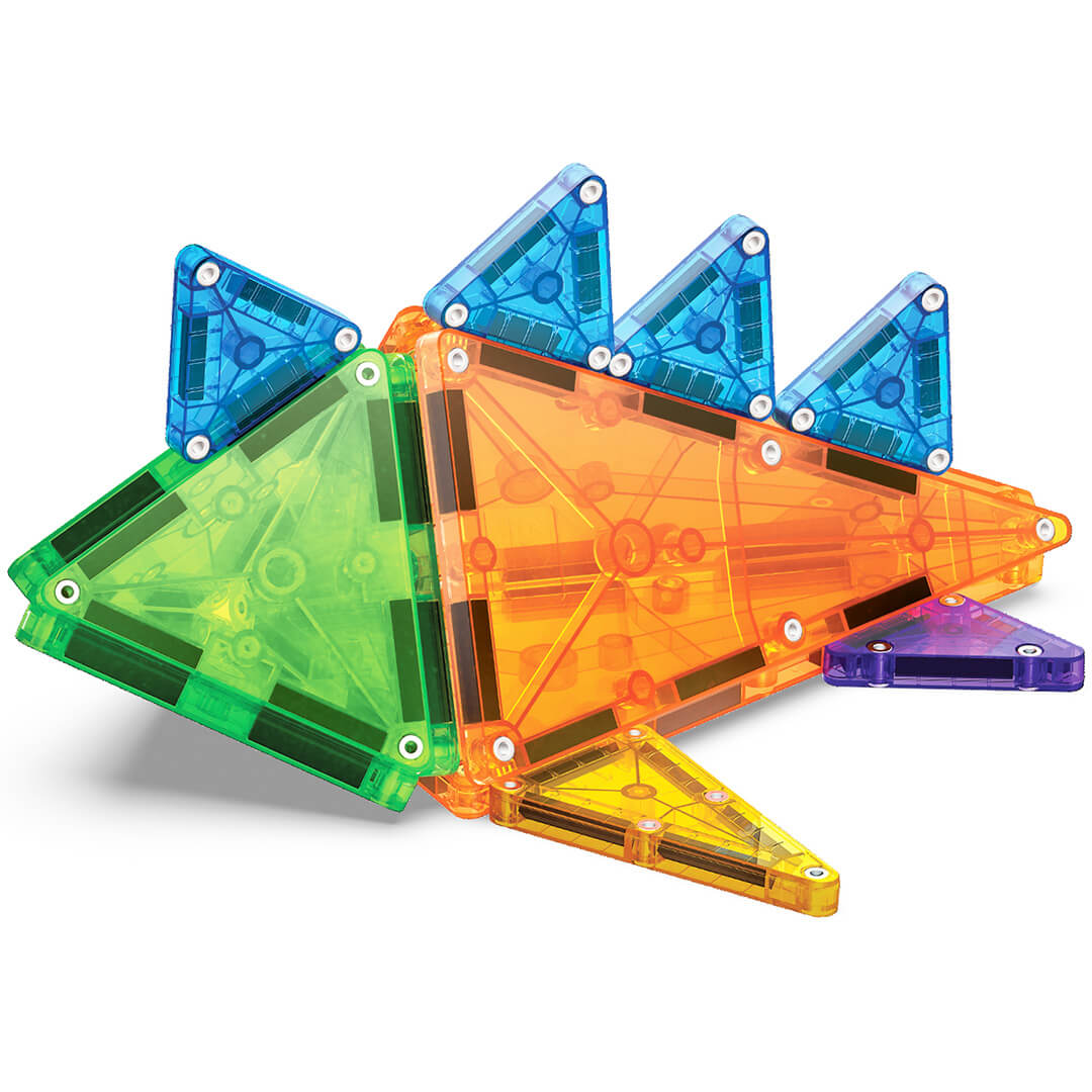 Een kleurrijk dier, lijkend op een vis of dinosaurus, gebouwd van Magna-Tiles magnetische tegels.