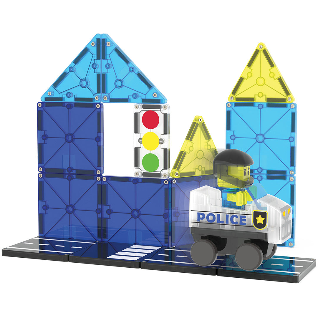 De Magna-Tiles Police Patrol bouwset met een politiewagen voor de magnetische gebouwen en een verkeerslicht.