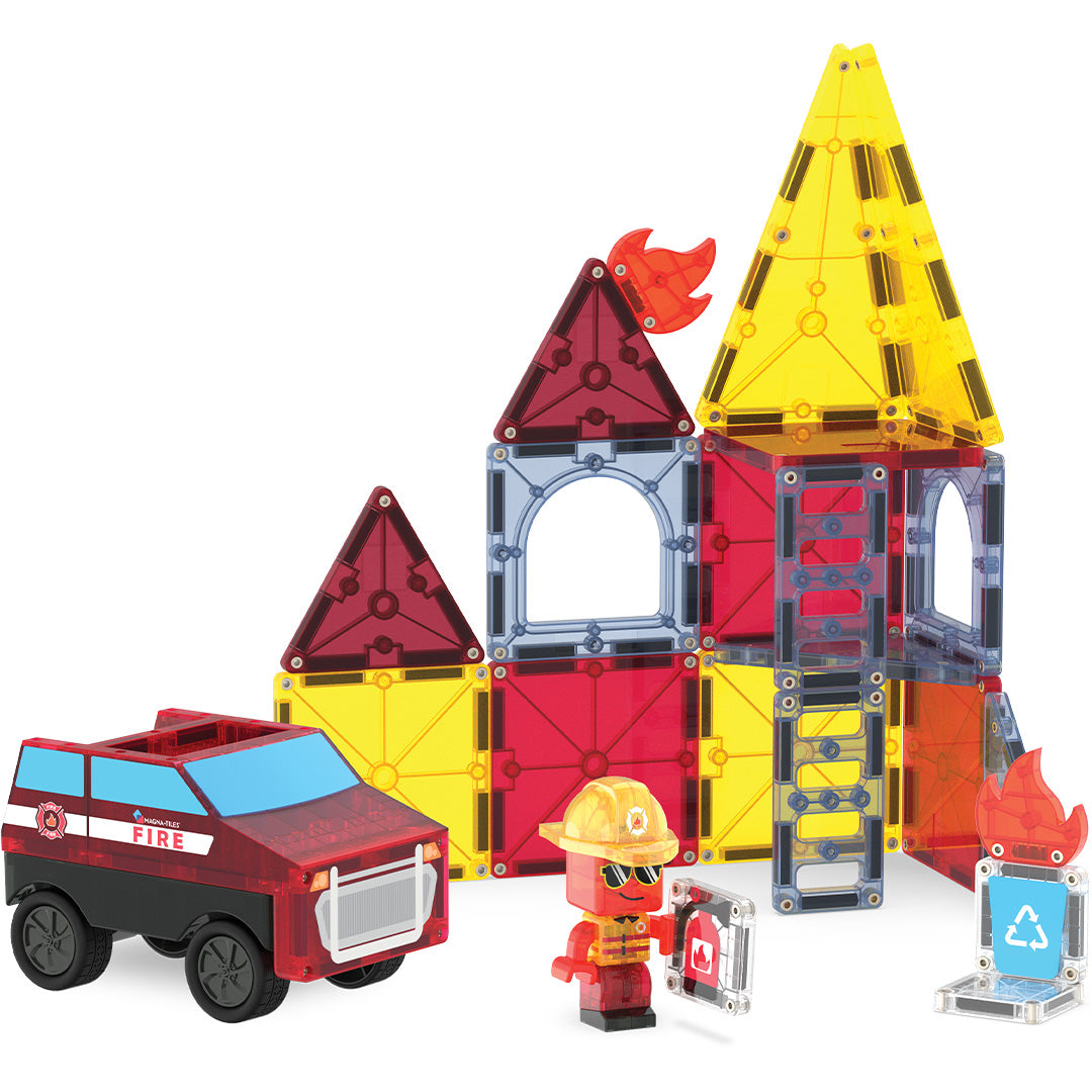 Magna-Tiles Fire Rescue bouwset met magnetische tegels, een brandweerwagen, brandweerman en een gebouw.