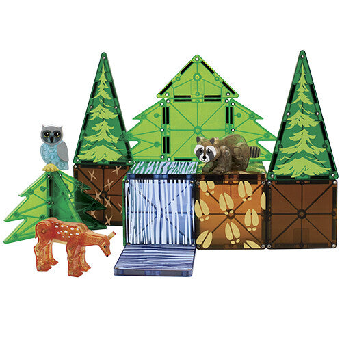 De Magna-Tiles Forest Animals bouwset met magnetische tegels die groene bomen en bosdieren zoals een hert, wasbeer en uil vormen.
