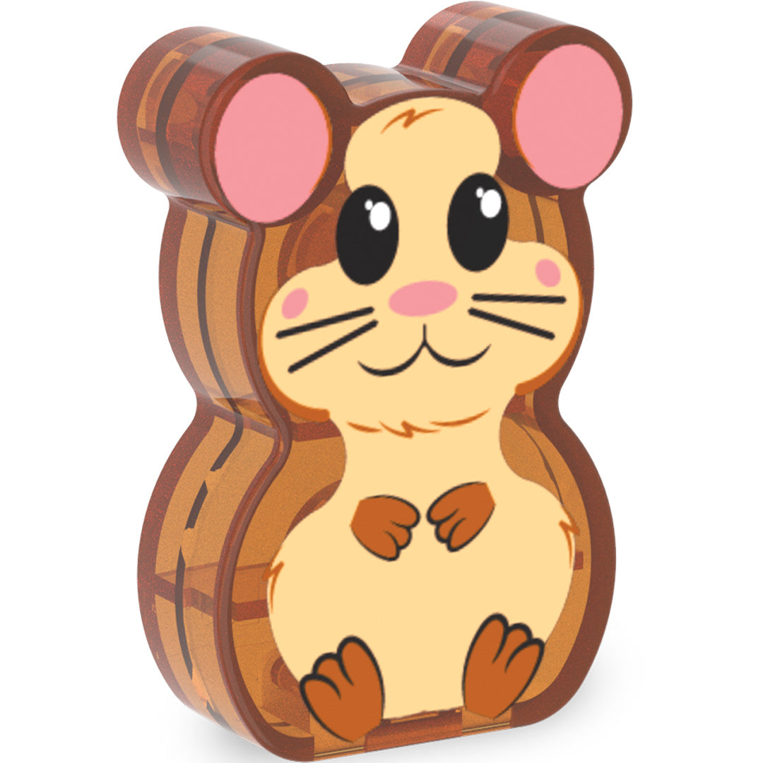 Close-up van het bruine hamsterfiguur met roze oren en een vrolijk gezicht.