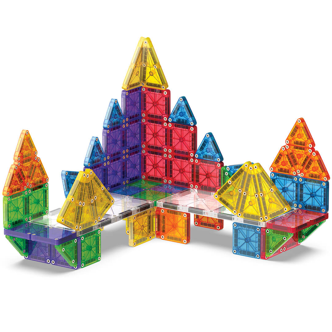 Een kleurrijk gebouw gemaakt van Magna-Tiles Micro Mags magnetische tegels.