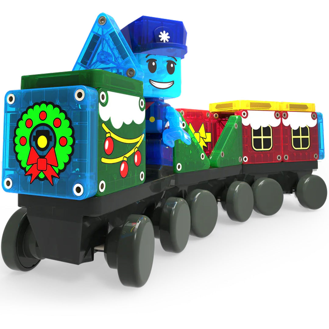 Magna-Tiles kersttrein van magnetische tegels met een conducteur en twee wagons, versierd met kerstkransen en slingers.