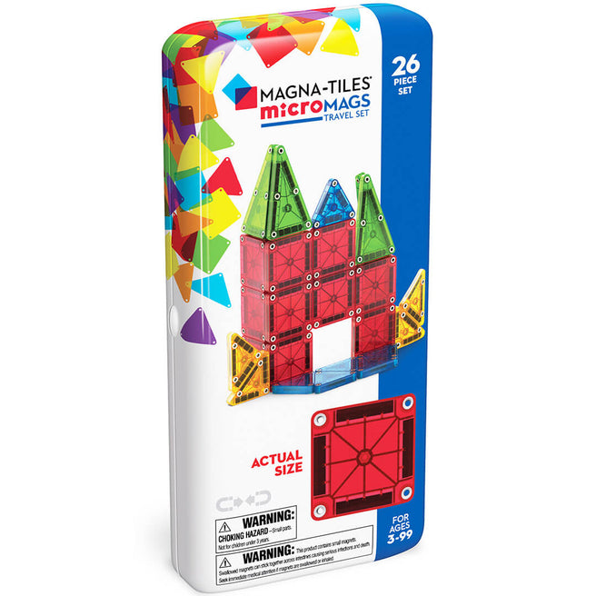 De voorkant van de verpakking van de Magna-Tiles MicroMags Travel Set met een gebouwde constructie van magnetische tegels.