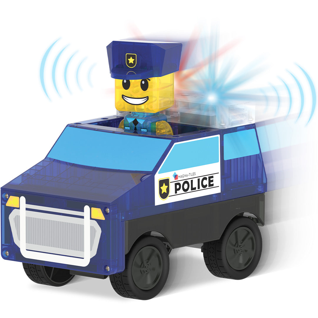 Detail van de Magna-Tiles politieauto met een politiefiguur en oplichtende zwaailichten.