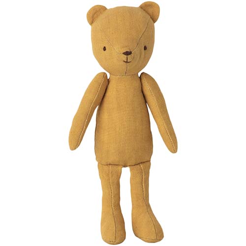 Maileg gele stoffen knuffelbeer staand.