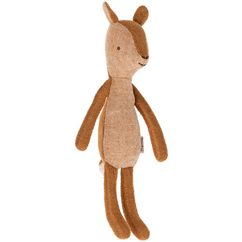 Maileg pluchen knuffelhertje in beige en bruin, staand.