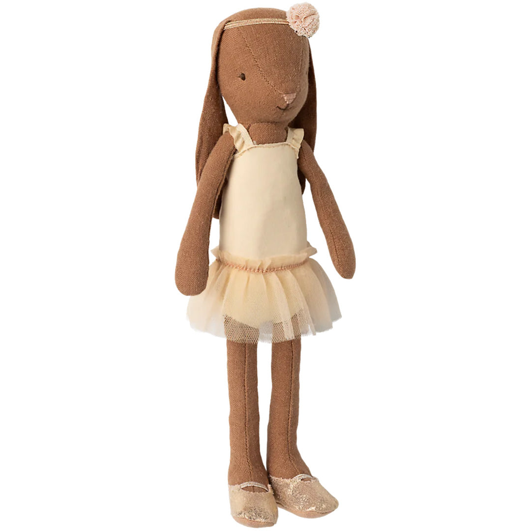 Maileg knuffelkonijn ballerina in chocoladebruin met crèmekleurig balletpakje, tutu en gouden schoentjes.
