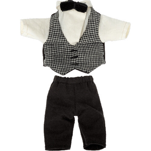 Maileg butler outfit voor knuffelmuis met geruit vest, wit overhemd, strikje en zwarte broek.