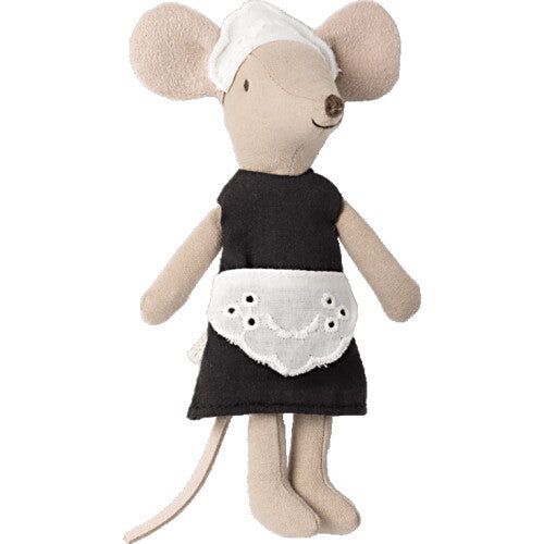 Maileg pluchen muis 'grote zus' als dienstmeisje met witte muts en schort.