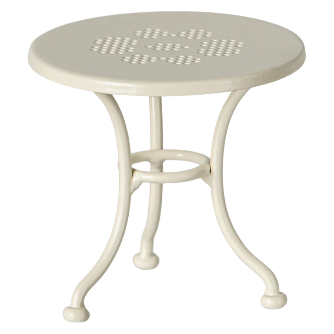 Maileg poppenhuis beige metalen cafétafel met een geperforeerd blad.