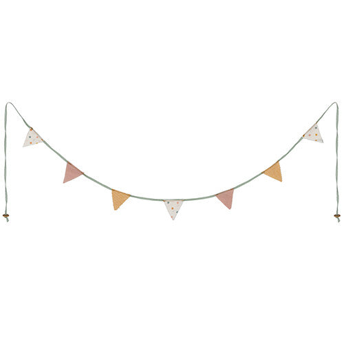 Maileg poppenhuis vlaggenslinger met veelkleurige stoffen vlaggetjes.