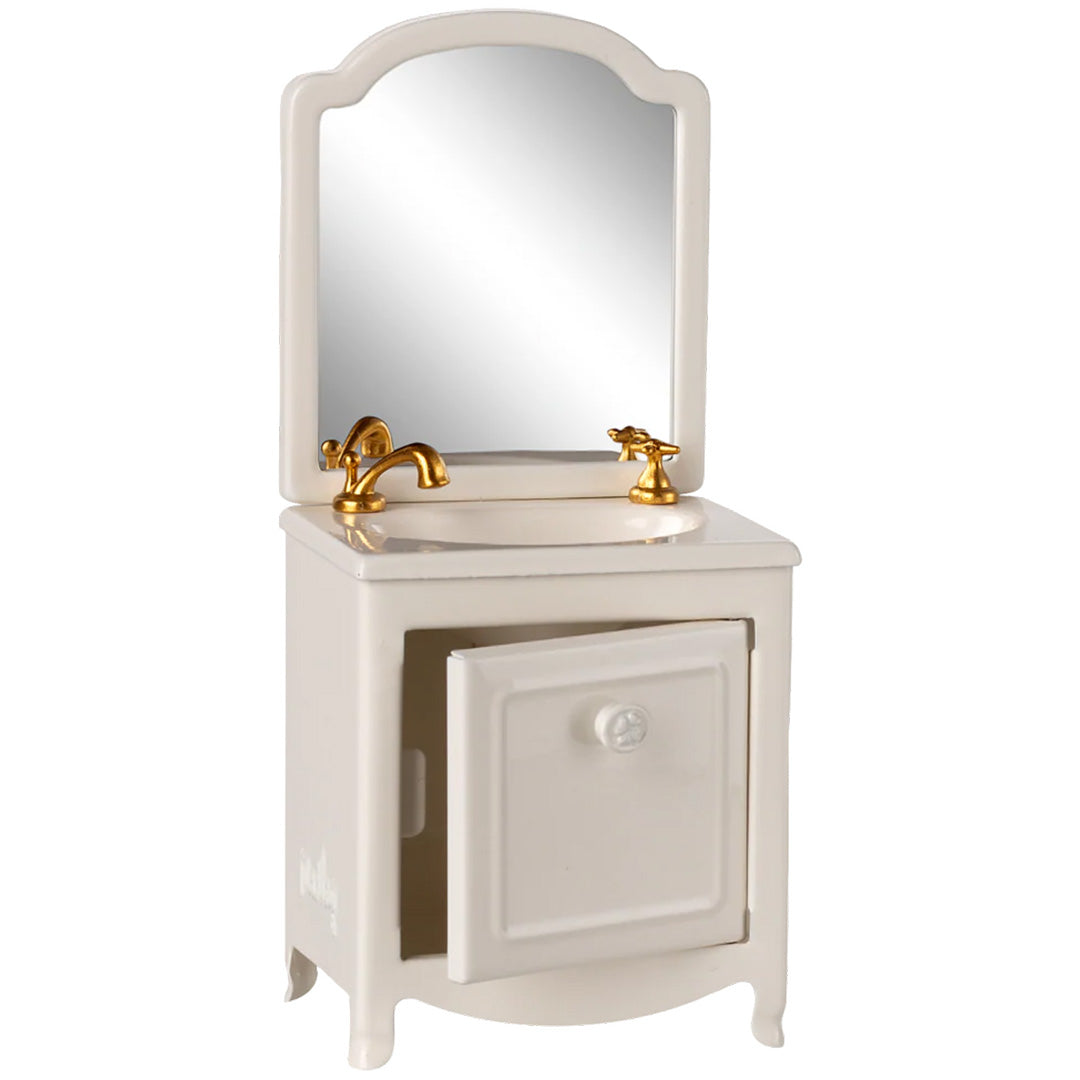 Maileg off-white metal poppenhuis wastafel met spiegel en gouden kranen.