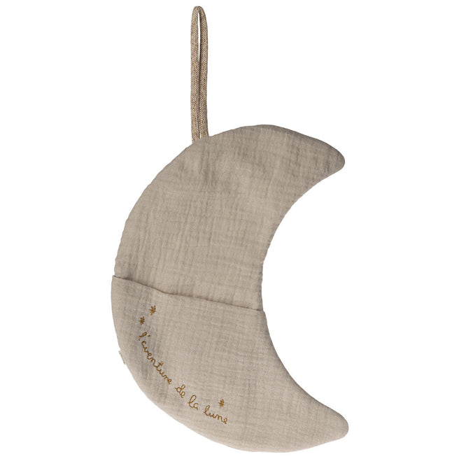 Maileg beige katoenen maan wanddecoratie met geborduurde sterren en tekst.