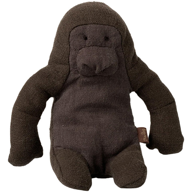 Maileg pluchen knuffelgorilla uit de Safari Friends collectie, zittend.