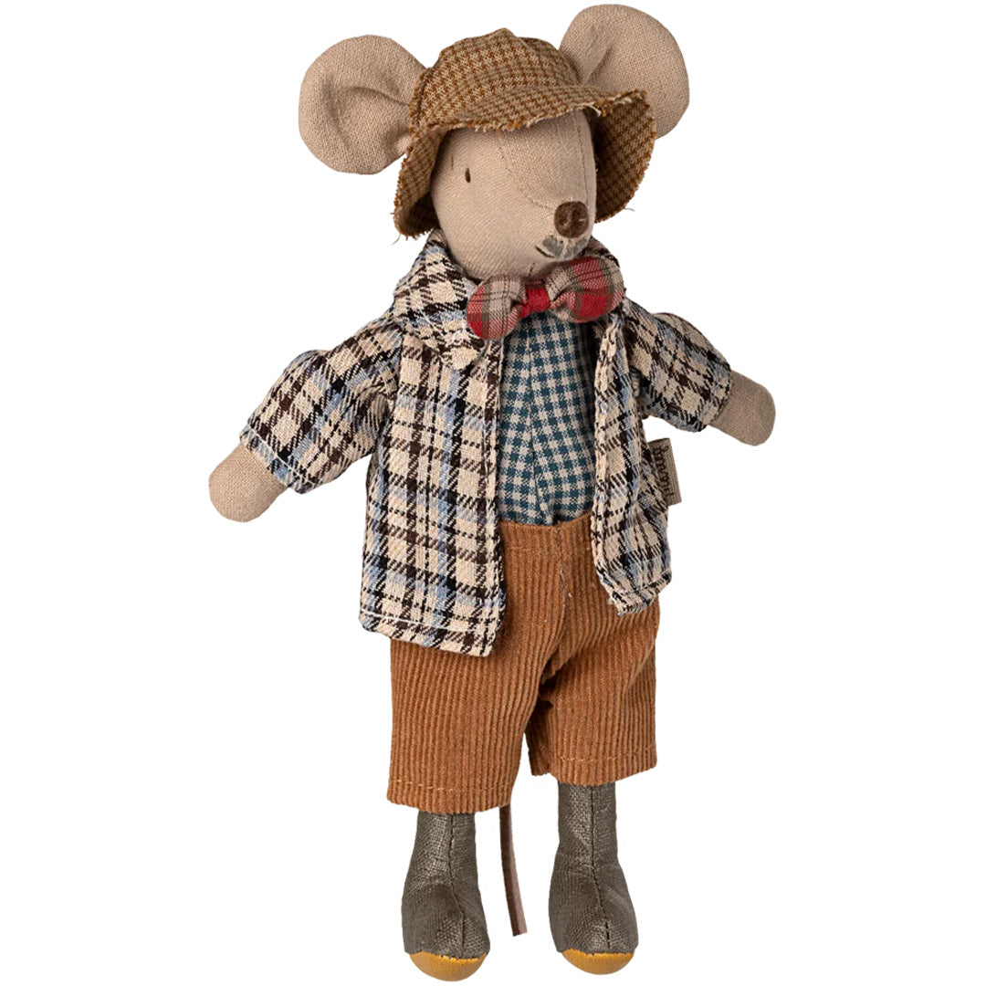 Maileg knuffelmuis opa met geruite jas, geruite pet en bruine corduroy broek.