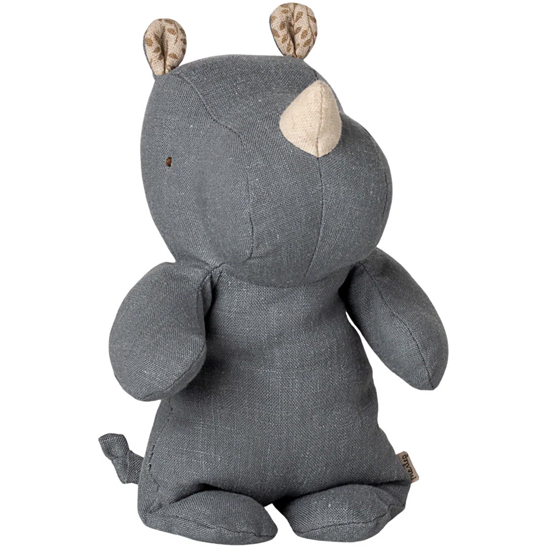 Maileg pluchen knuffelneushoorn in grijs, zittend.