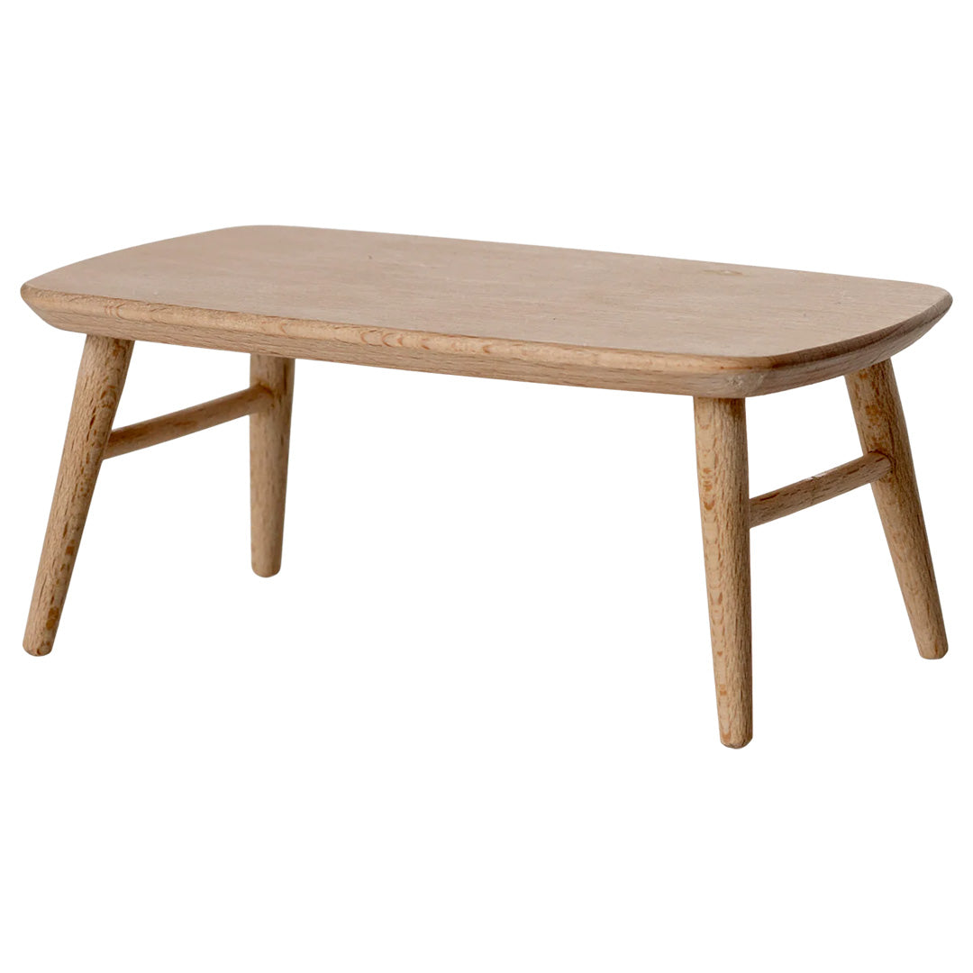 Maileg houten salontafel voor poppenhuis.