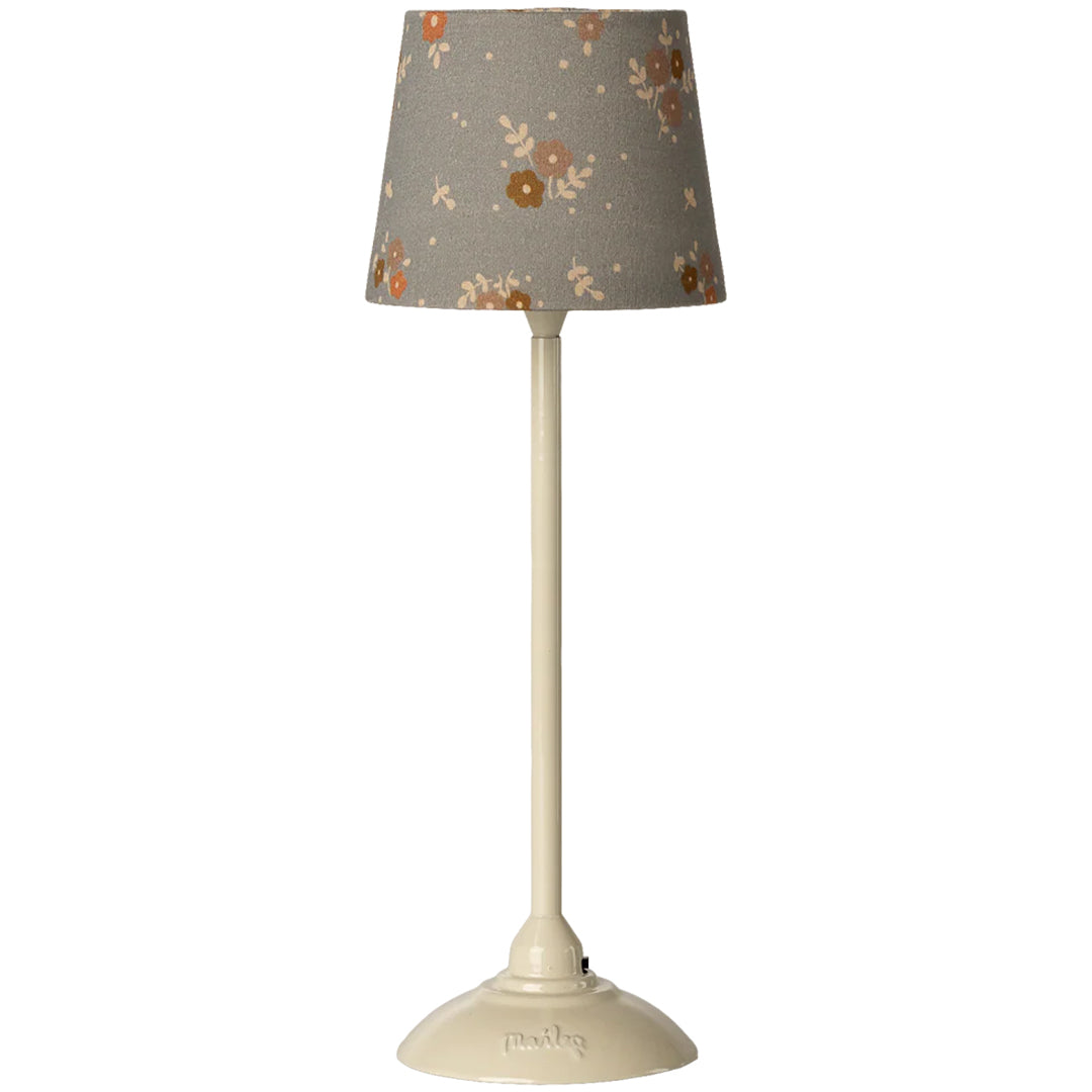 Maileg poppenhuis vloerlamp met beige standaard en grijze bloemenkap.