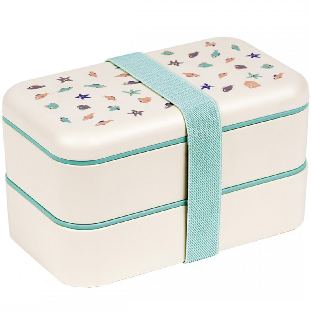 Maison Petit Jour beige bento broodtrommel voor kinderen met een patroon van vissen en sterren.