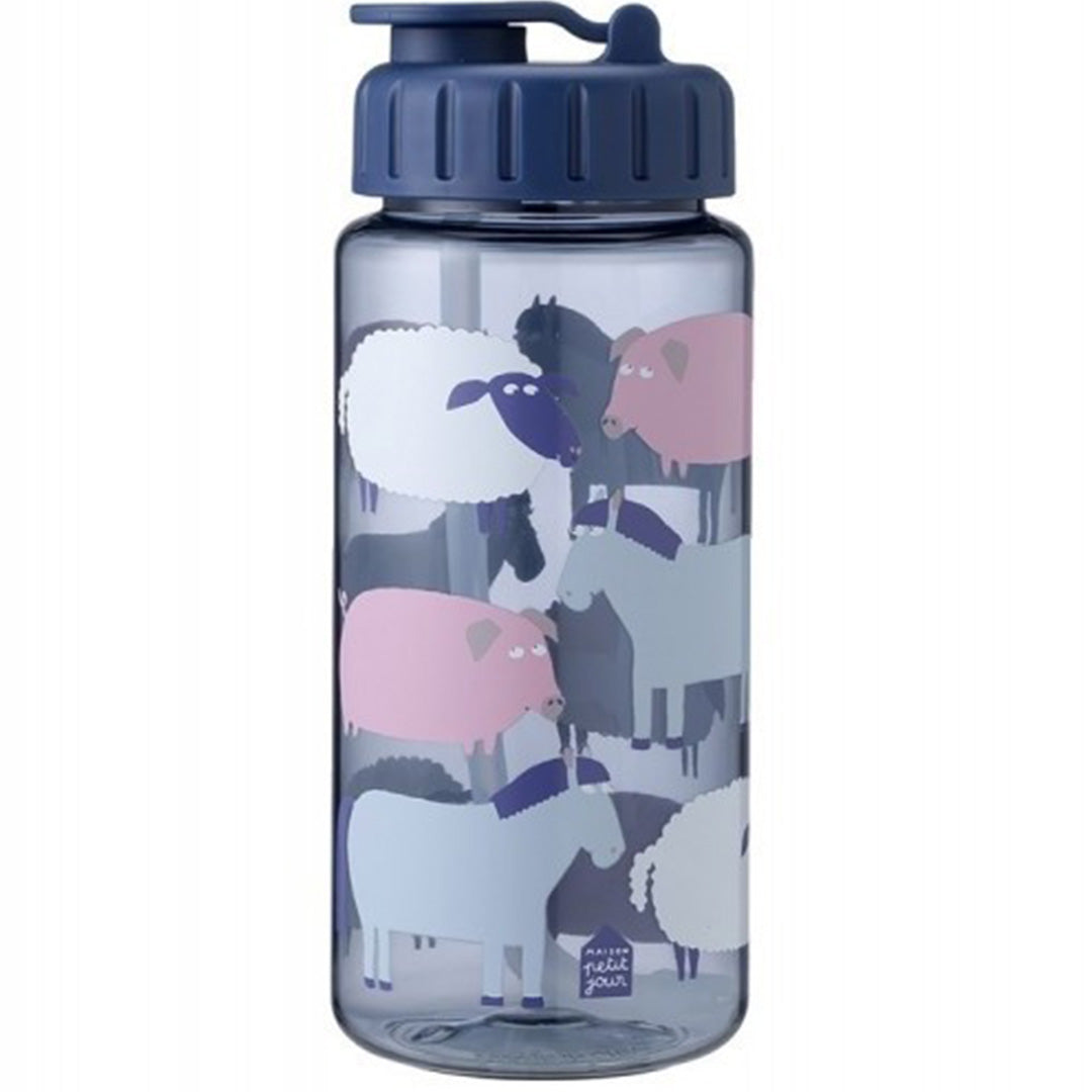 Maison Petit Jour kinder drinkfles met een patroon van boerderijdieren en een donkerblauwe dop.