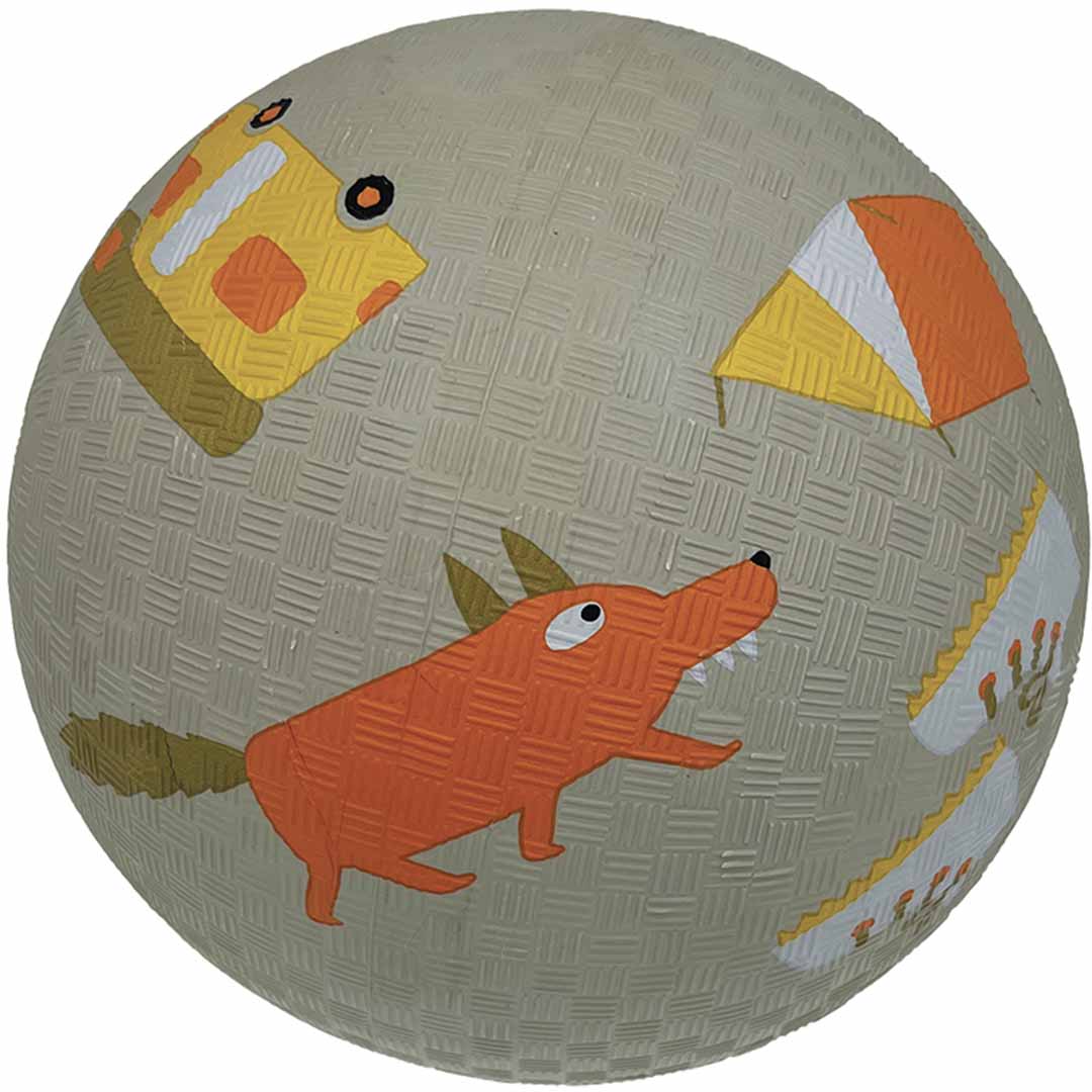 Maison Petit Jour rubber speelbal met een vos, camper en tent op een beige ondergrond.