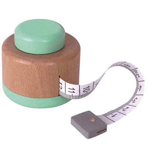 mama memo houten speelgoed meetlint in bruin en mintgroen met uitgerold meetlint.